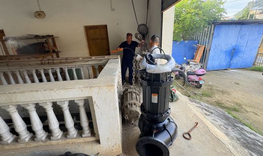 坚守者的国庆日志丨凭祥市乐动体育污水处置惩罚有限公司应急抢修雨水泵，包管市民定心假期